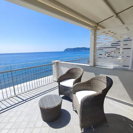 Hotel Tirreno Alassio Exterior foto