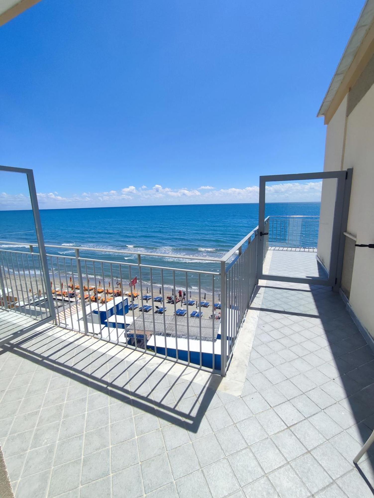 Hotel Tirreno *